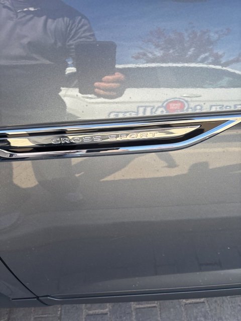 2020 Volkswagen Atlas Cross Sport V6 SE Technology photo 2