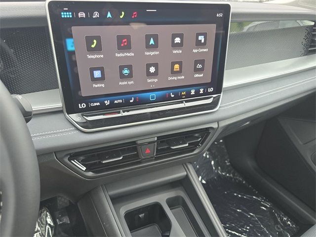 2025 Volkswagen Tiguan SE - Photo 16