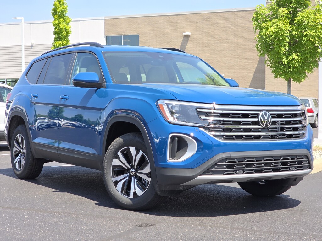 2025 Volkswagen Atlas SE photo 2