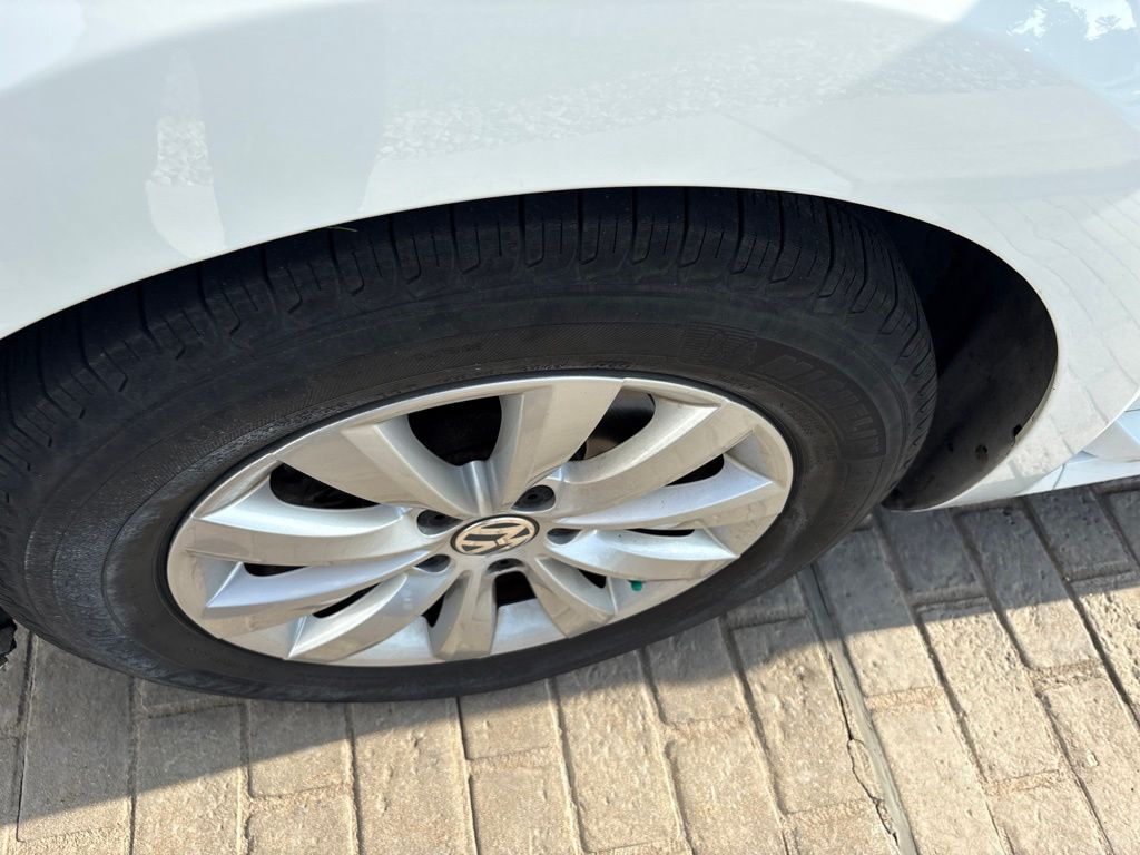 3VW517ATXHM821035