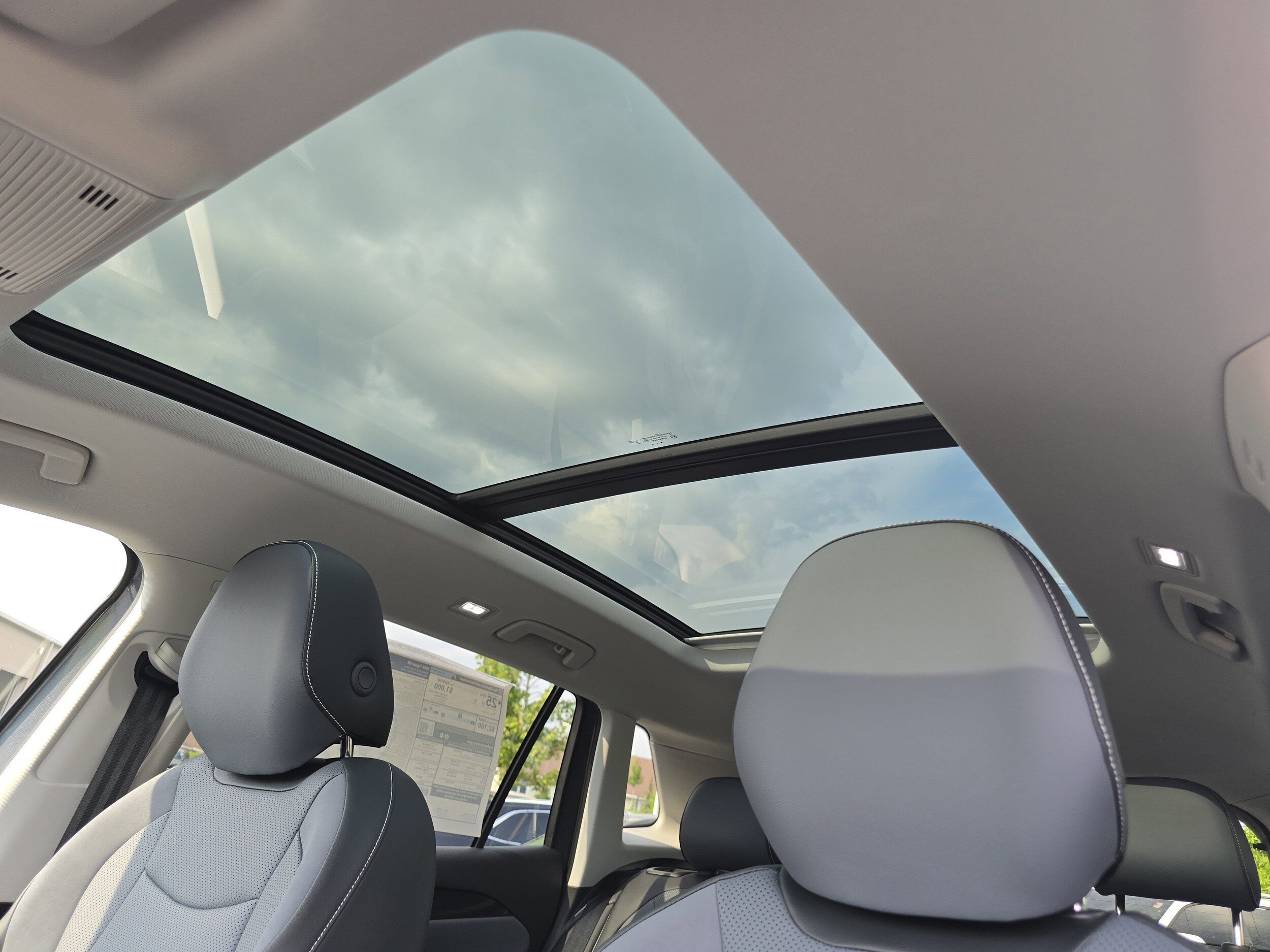 2025 Volkswagen Tiguan SE photo 3