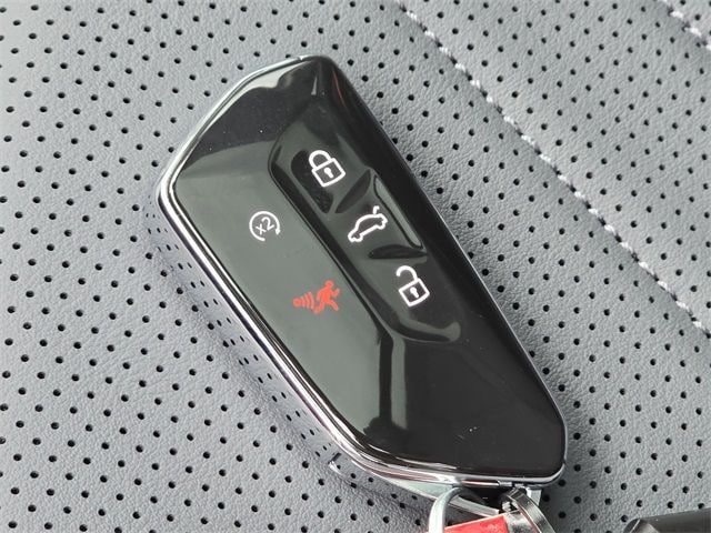 2025 Volkswagen Tiguan SE - Photo 17