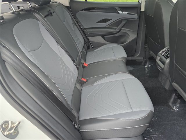 2025 Volkswagen Tiguan SE - Photo 14