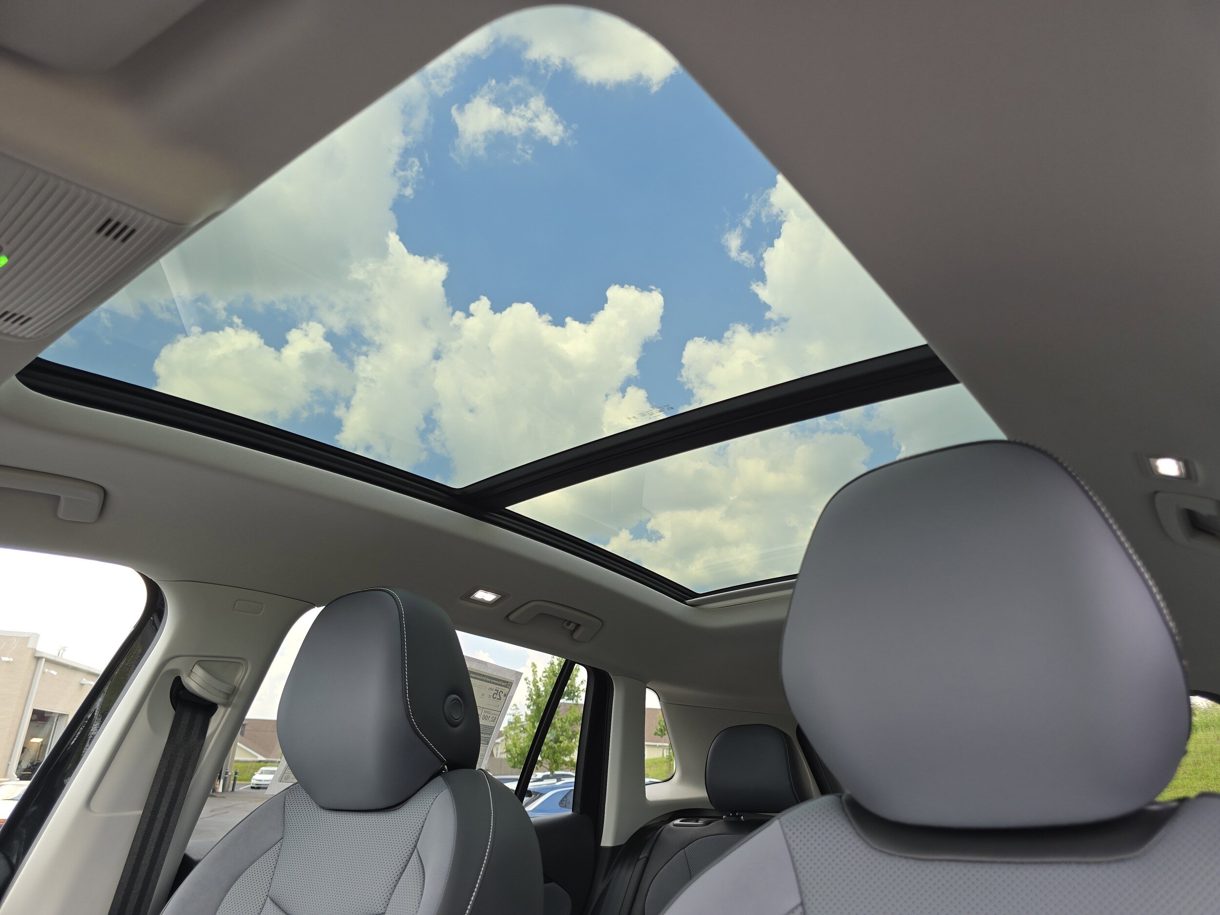 2025 Volkswagen Tiguan SE photo 3