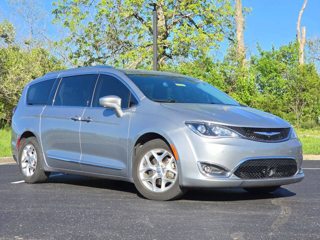 2019 Chrysler Pacifica Touring L Plus's photo