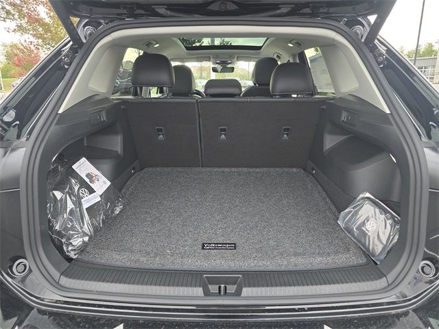 2026 Volkswagen Tiguan SE - Photo 11