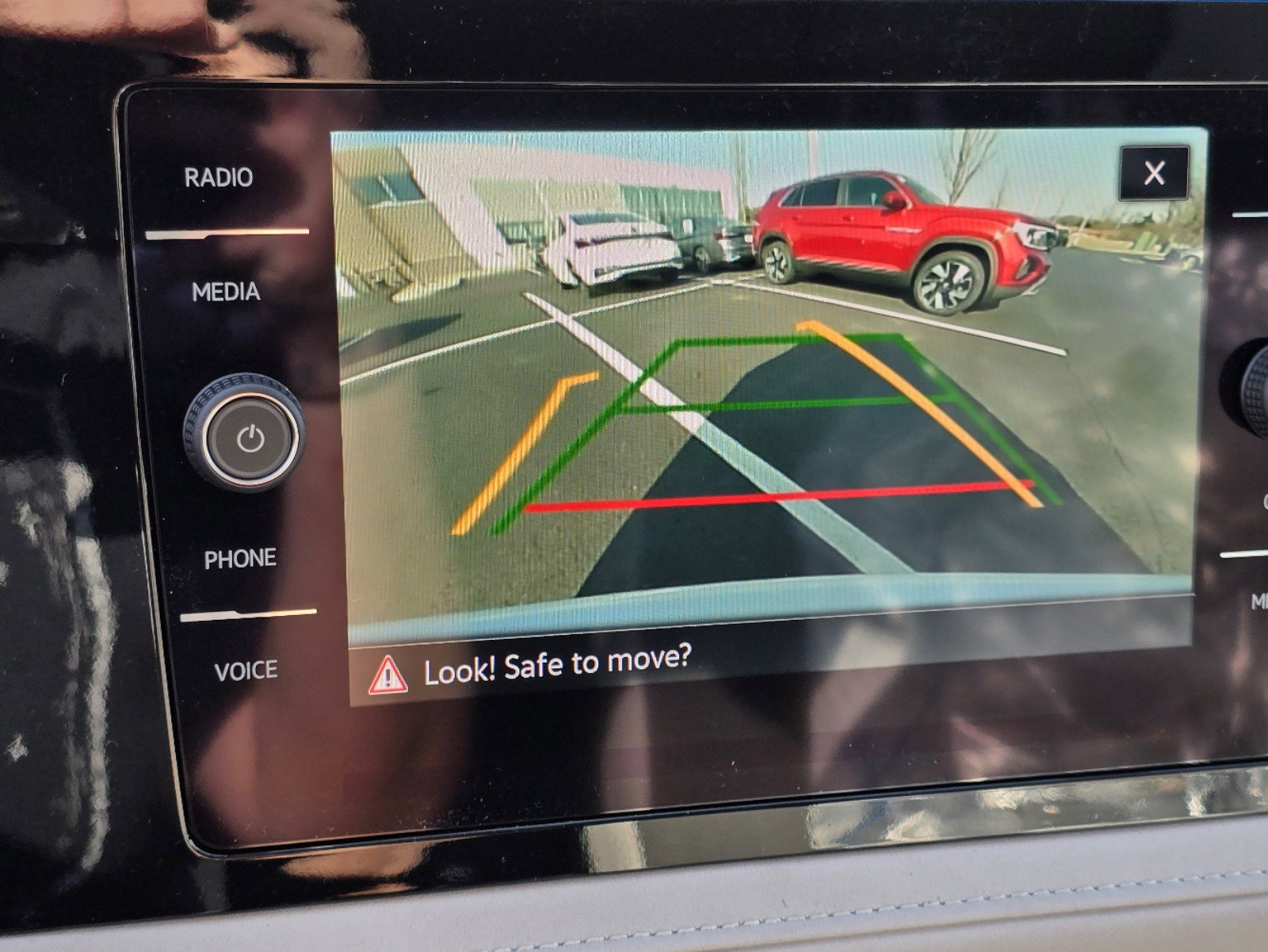 2025 Volkswagen Taos SE photo 3