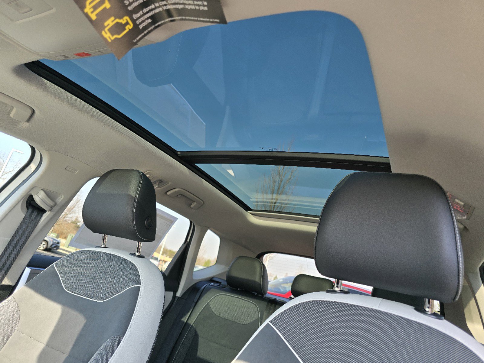 2025 Volkswagen Taos SE photo 2