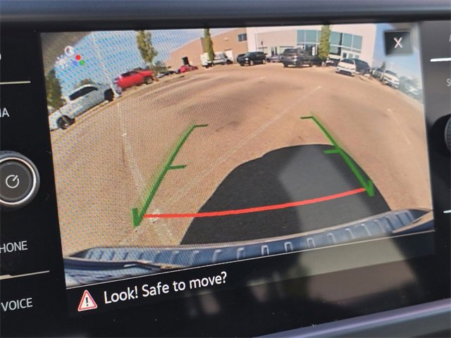 2024 Volkswagen Taos SE photo 2