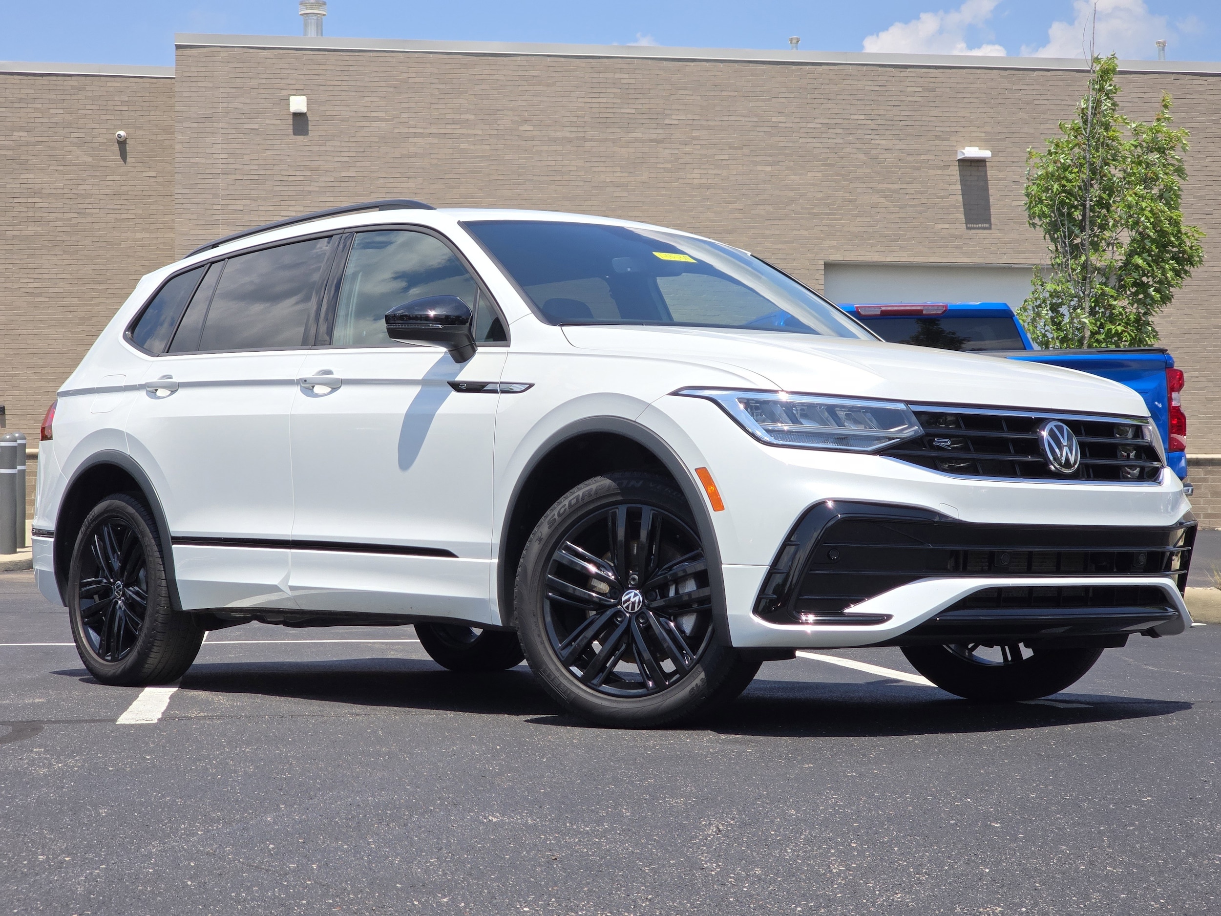 Used 2022 Volkswagen Tiguan SE R-LINE BLACK with VIN 3VV8B7AX7NM075124 for sale in Dayton, OH