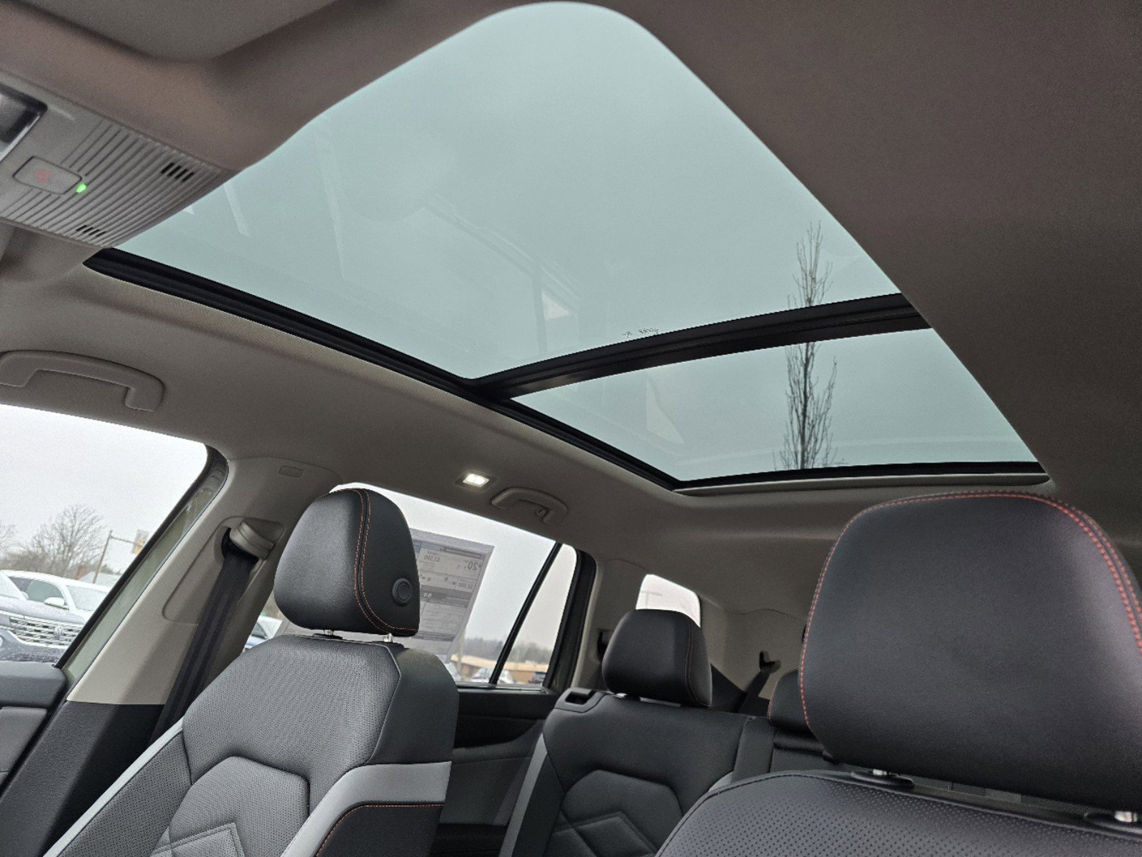 2025 Volkswagen Atlas Peak Edition SE photo 3