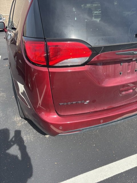 2018 Chrysler Pacifica Touring Plus photo 3