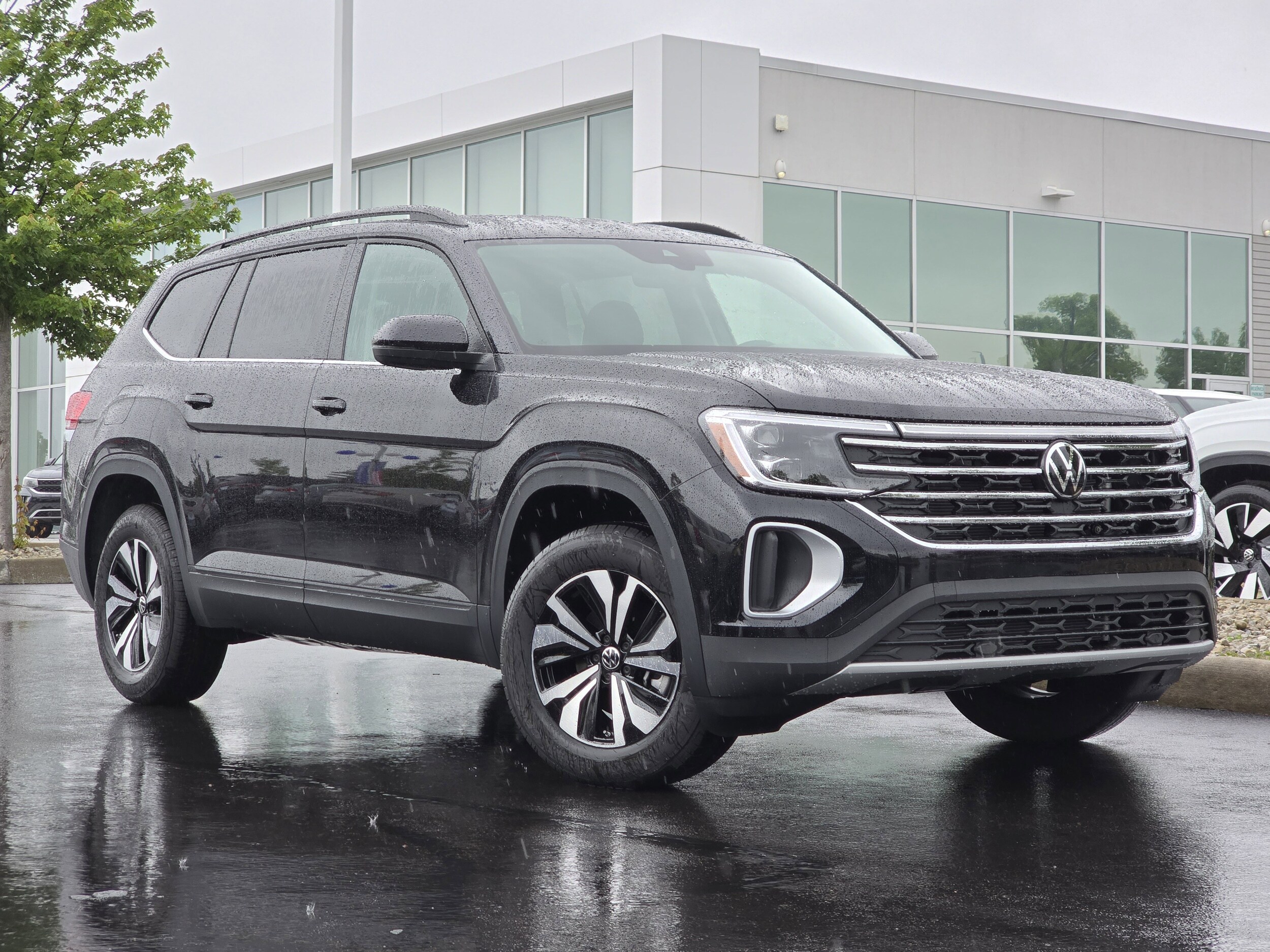 2025 Volkswagen Atlas SE photo 2
