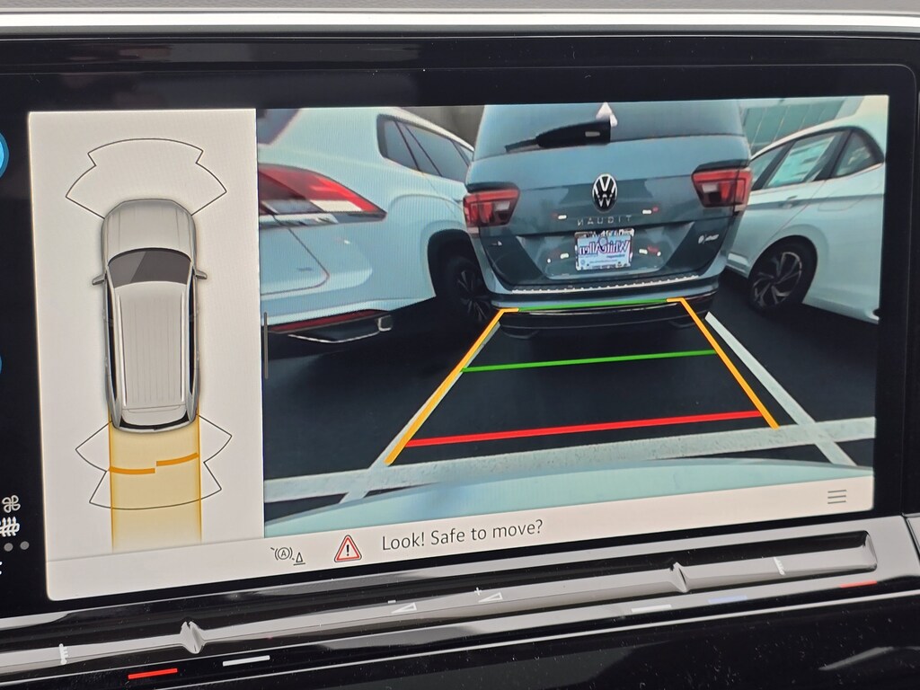 2025 Volkswagen Atlas SEL photo 4