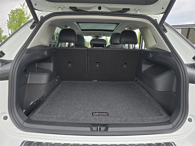 2025 Volkswagen Tiguan SE - Photo 13