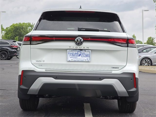 2025 Volkswagen Tiguan SE - Photo 12