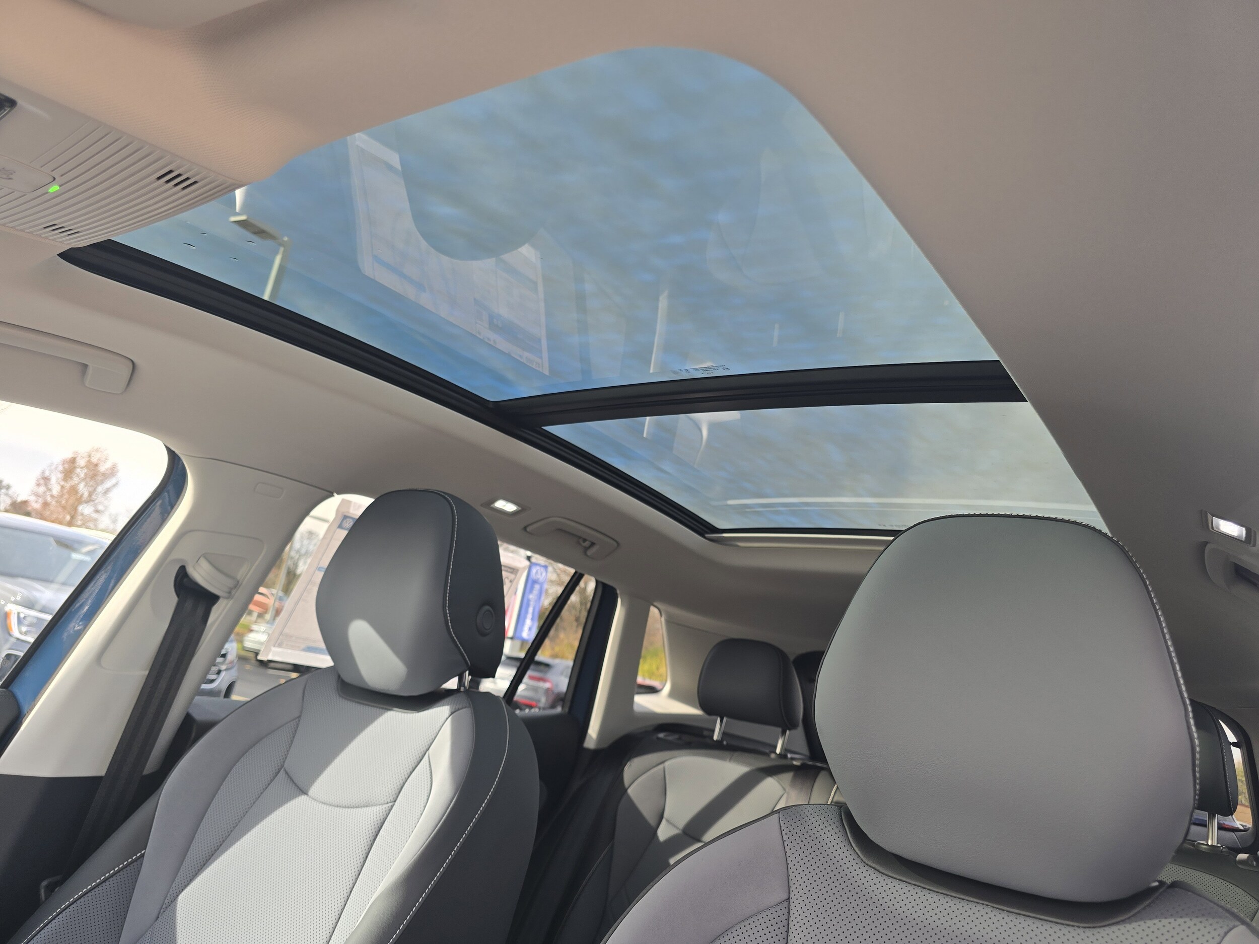 2026 Volkswagen Tiguan SE photo 2