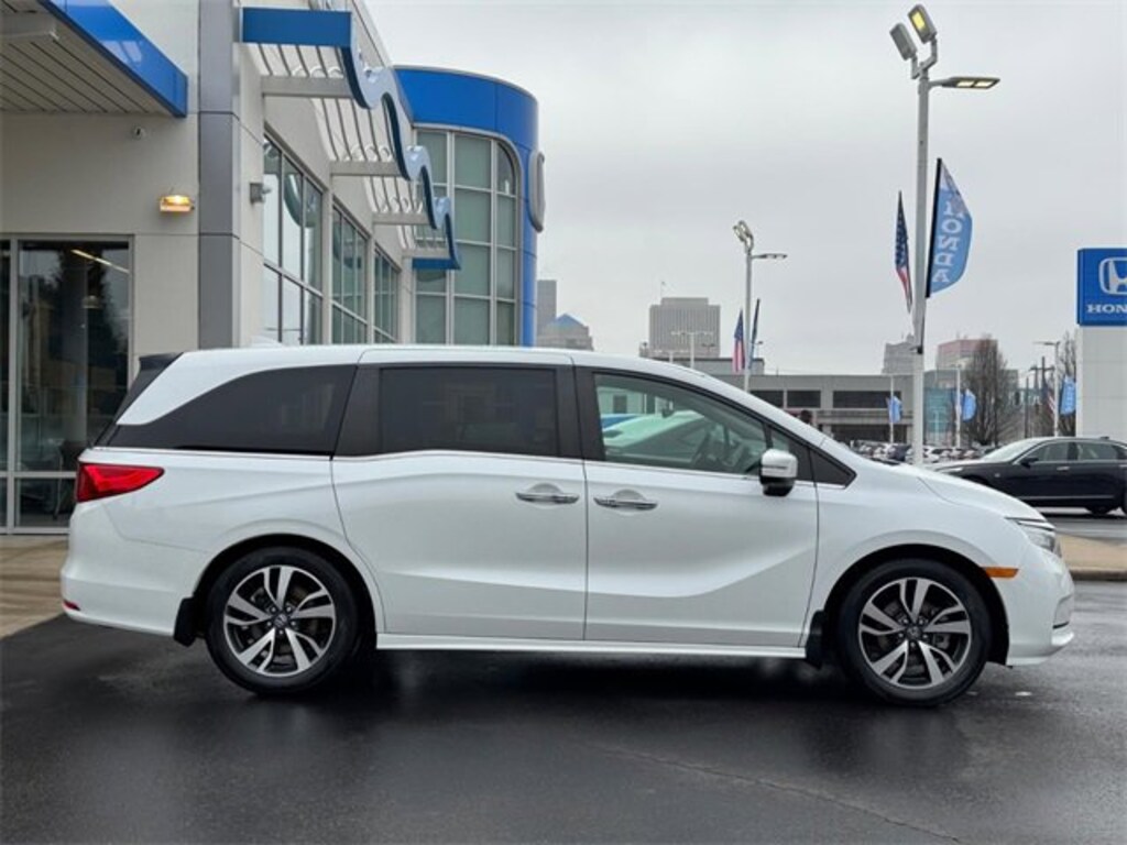 Certified 2022 Honda Odyssey Touring Van