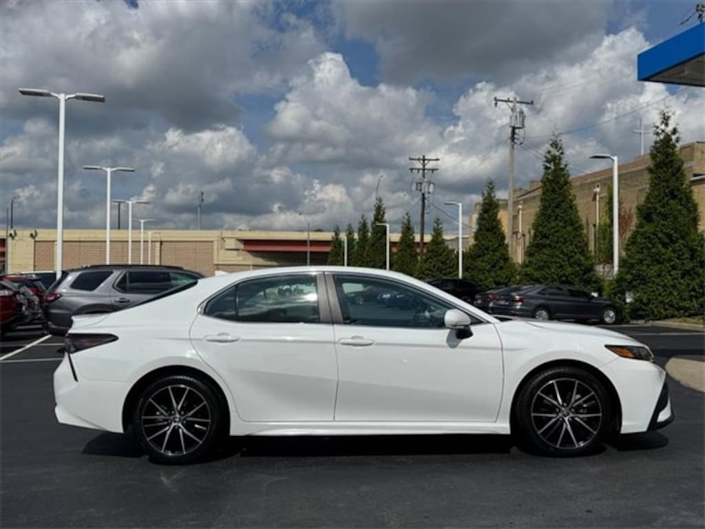 Used 2024 Toyota Camry SE Sedan