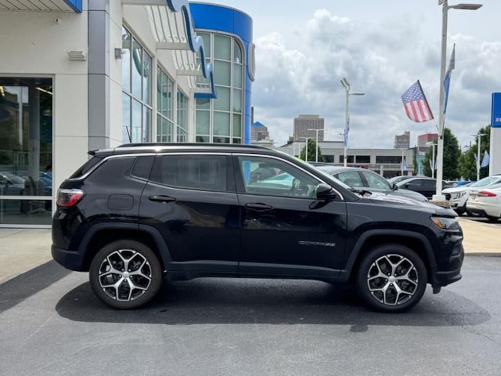 Used 2024 Jeep Compass Latitude SUV