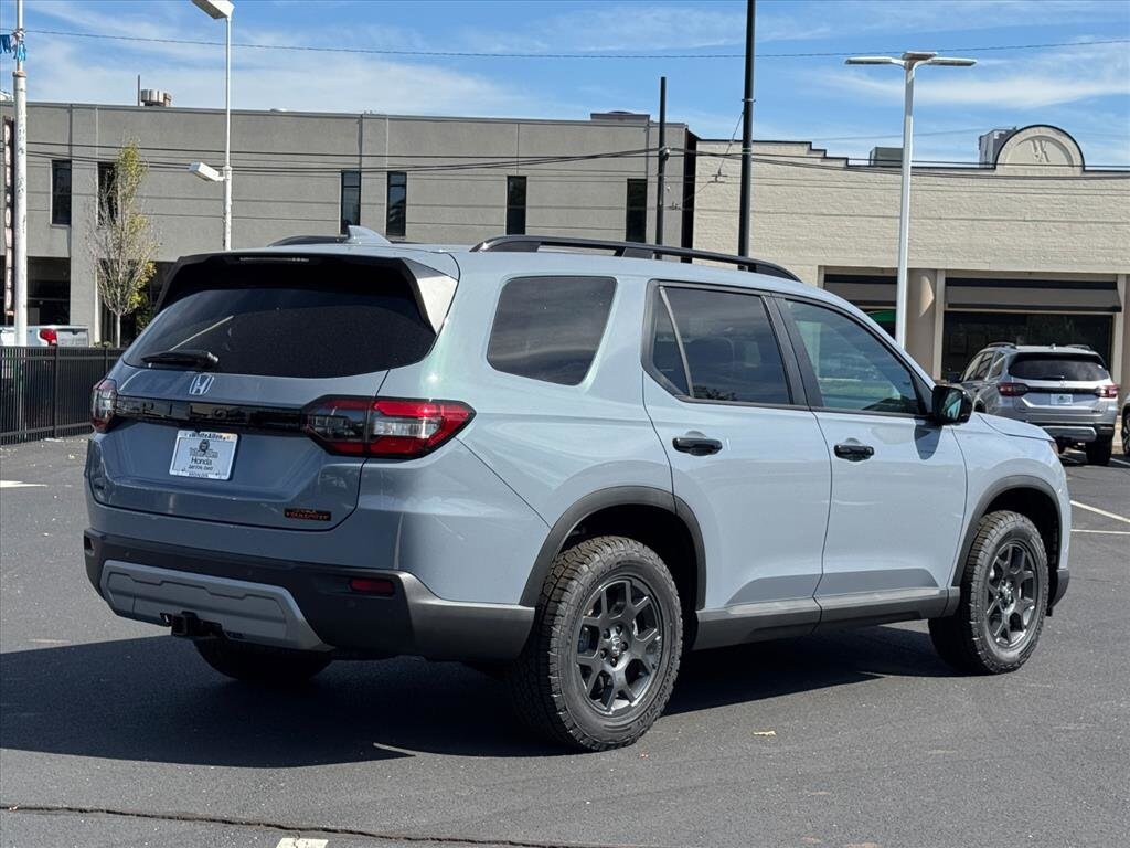 2025 Honda Pilot TrailSport photo 3