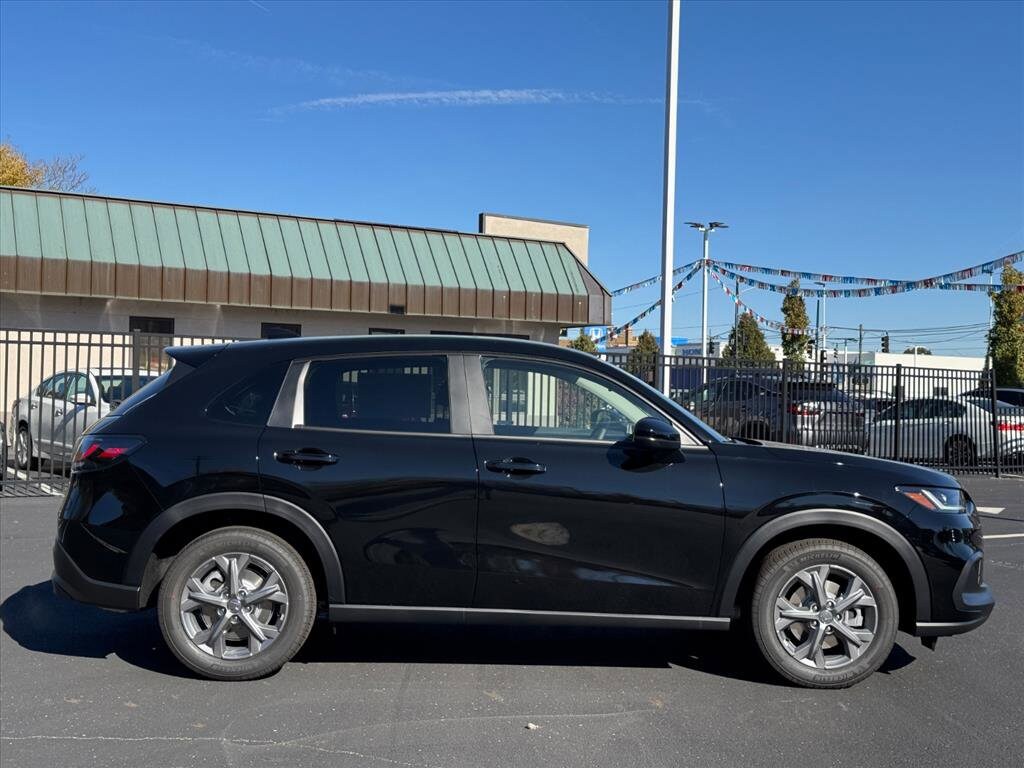 2026 Honda HR-V LX photo 2