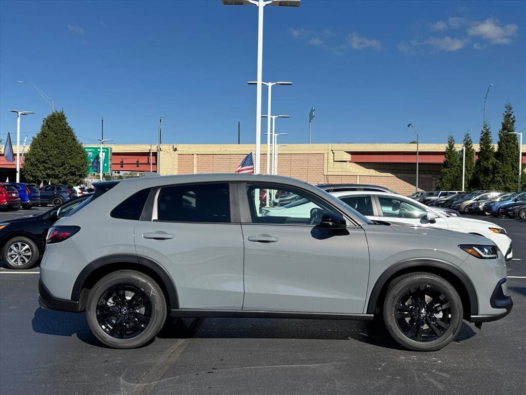 2026 Honda HR-V Sport photo 2