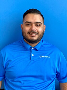 Staff member Victor Rubio from ID_54d0f222e6c5