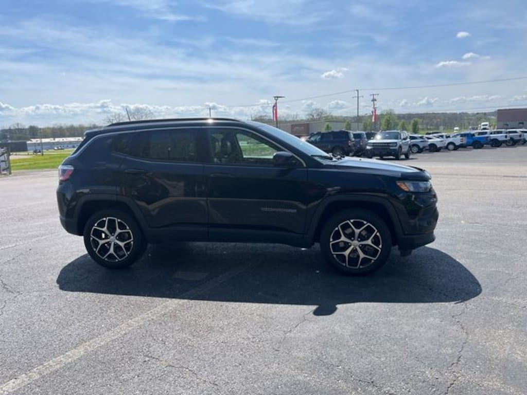 Used 2024 Jeep Compass Latitude SUV