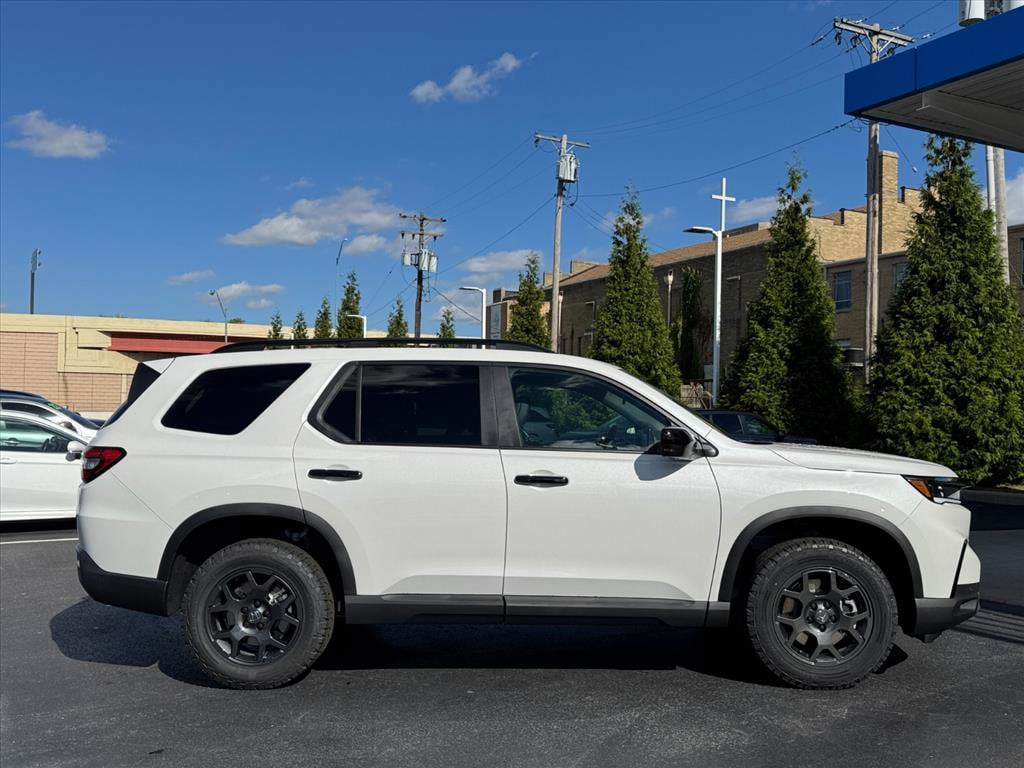 New 2025 Honda Pilot TrailSport SUV