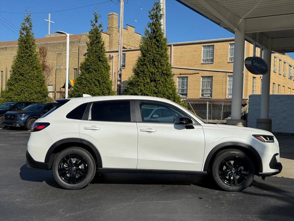 2026 Honda HR-V Sport photo 2