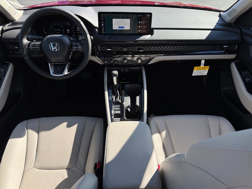 2025 Honda Accord Hybrid Touring photo 4