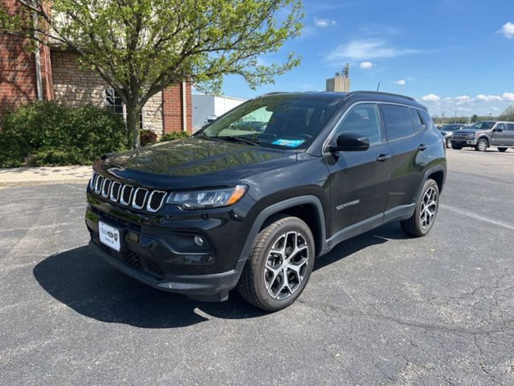 Used 2024 Jeep Compass Latitude SUV