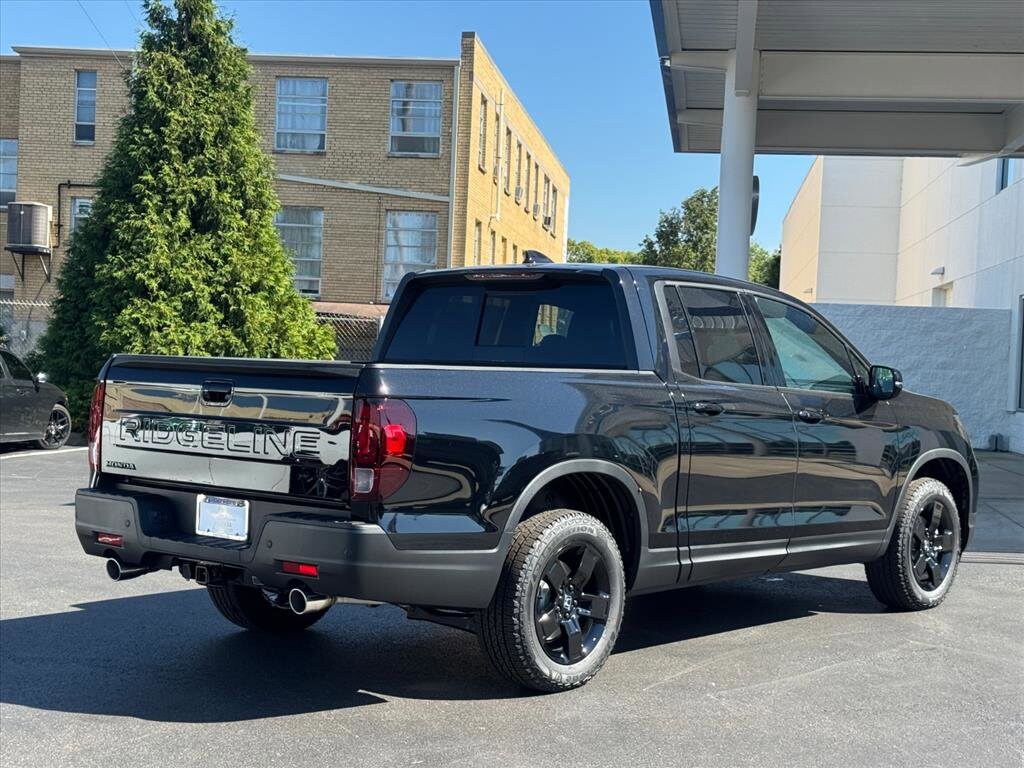 2026 Honda Ridgeline Black Edition photo 3