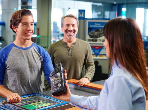 Honda Parts Customers Buying Car Oil