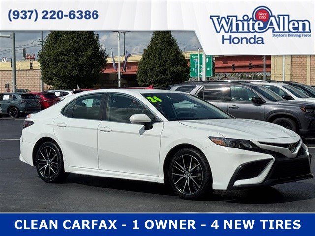 2024 Toyota Camry SE's photo