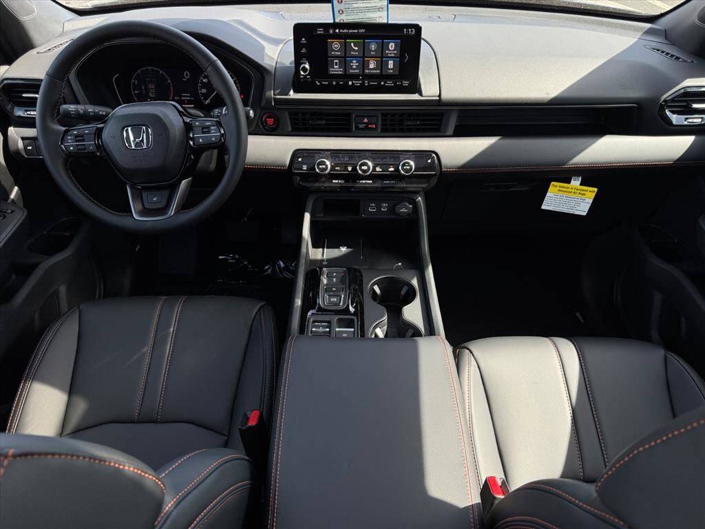 2025 Honda Pilot TrailSport photo 3