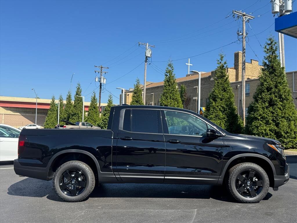 2026 Honda Ridgeline Black Edition photo 2
