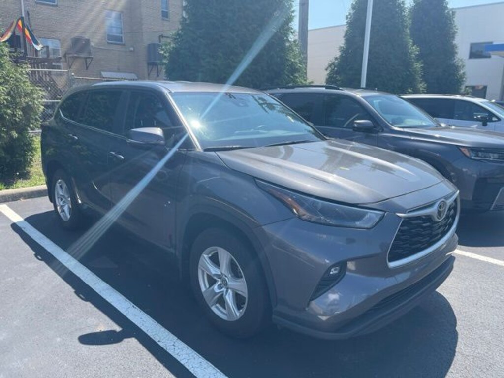 Used 2024 Toyota Highlander LE SUV