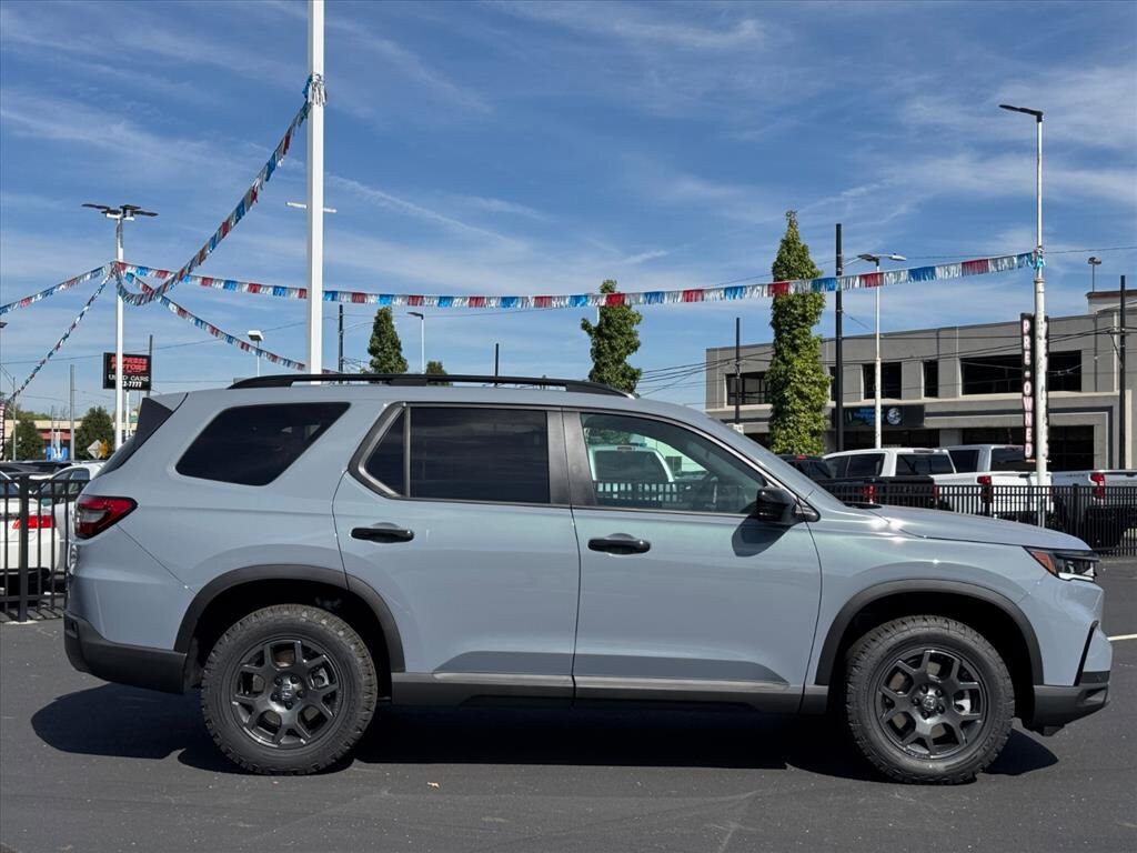 2025 Honda Pilot TrailSport photo 2