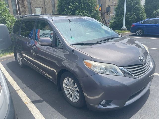 2013 Toyota Sienna's photo