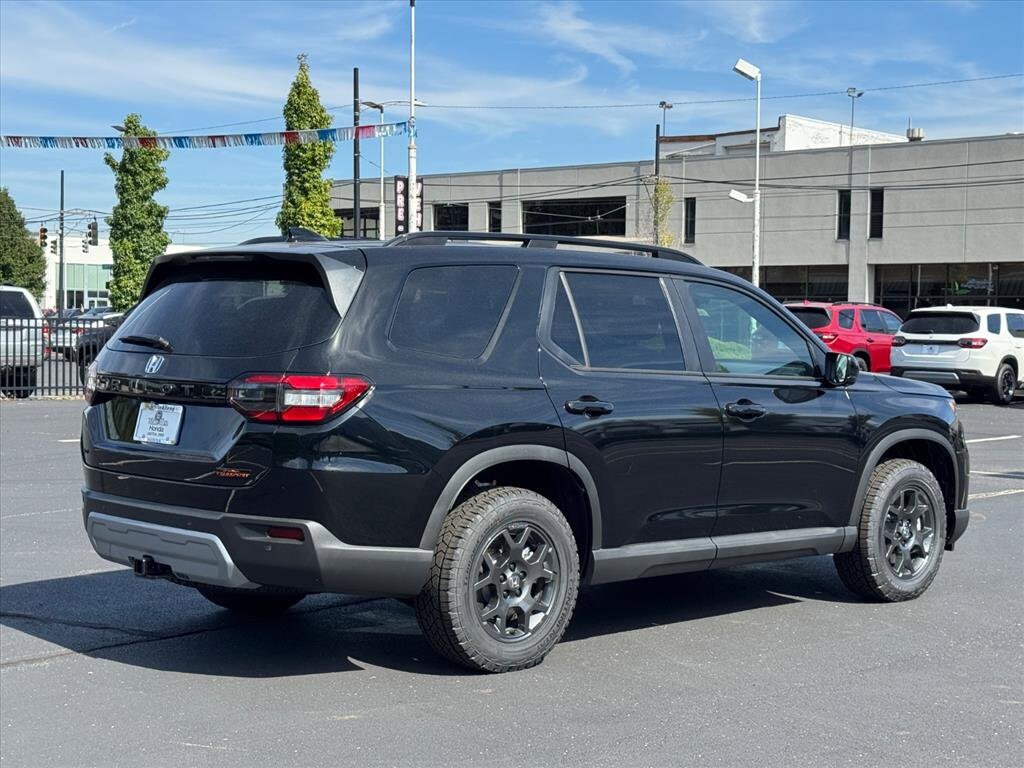 2025 Honda Pilot TrailSport photo 2