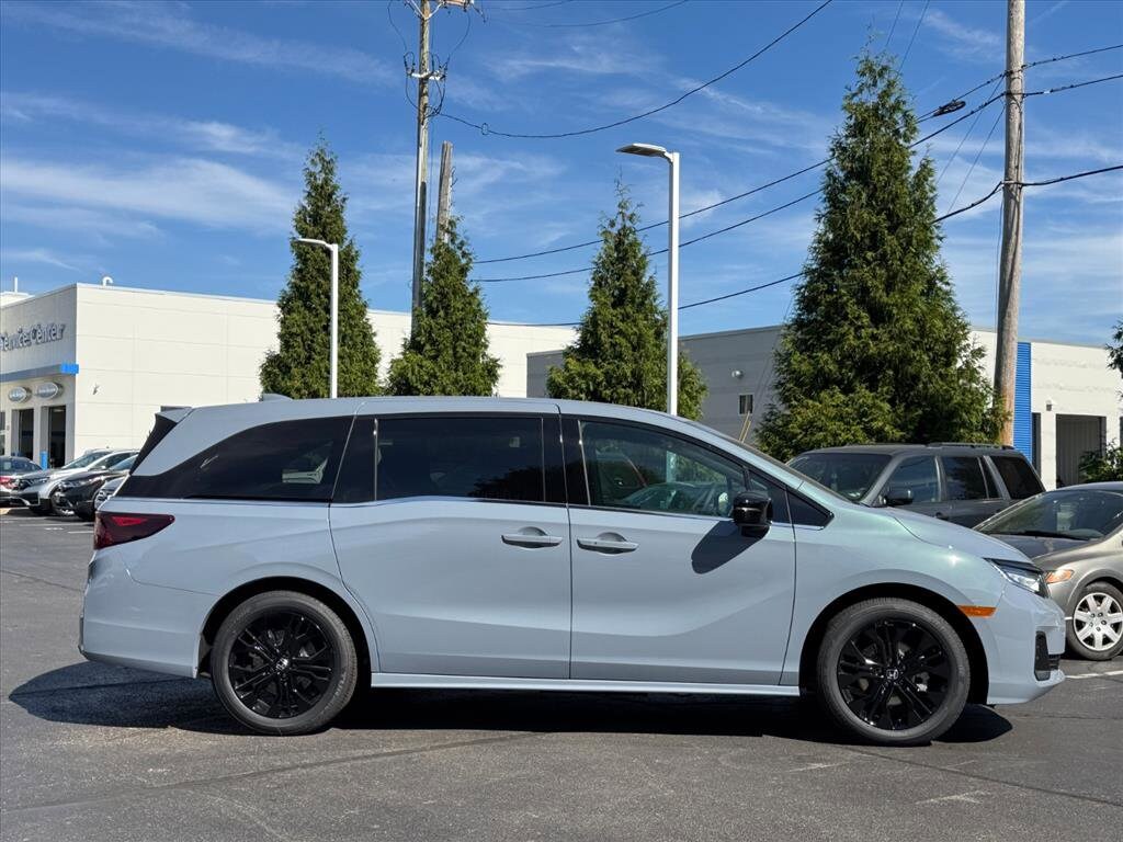 2026 Honda Odyssey photo 2