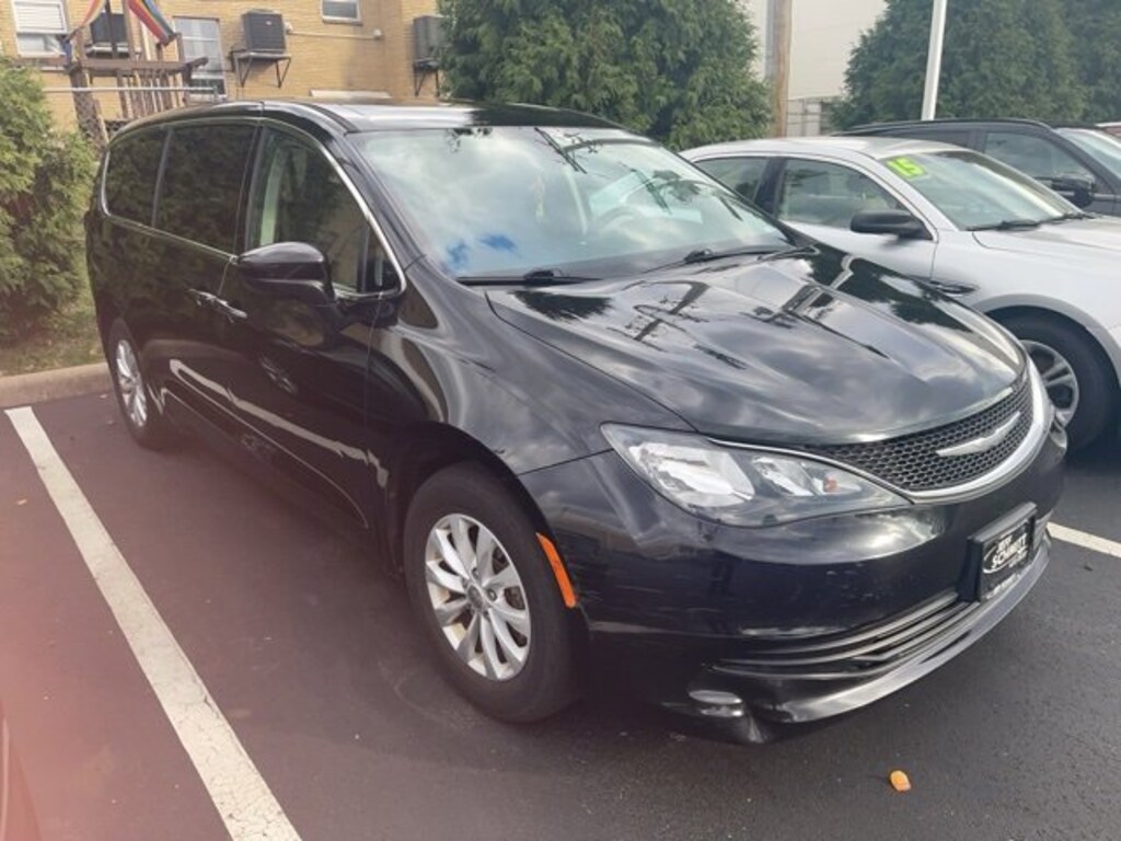 Used 2017 Chrysler Pacifica Touring Van