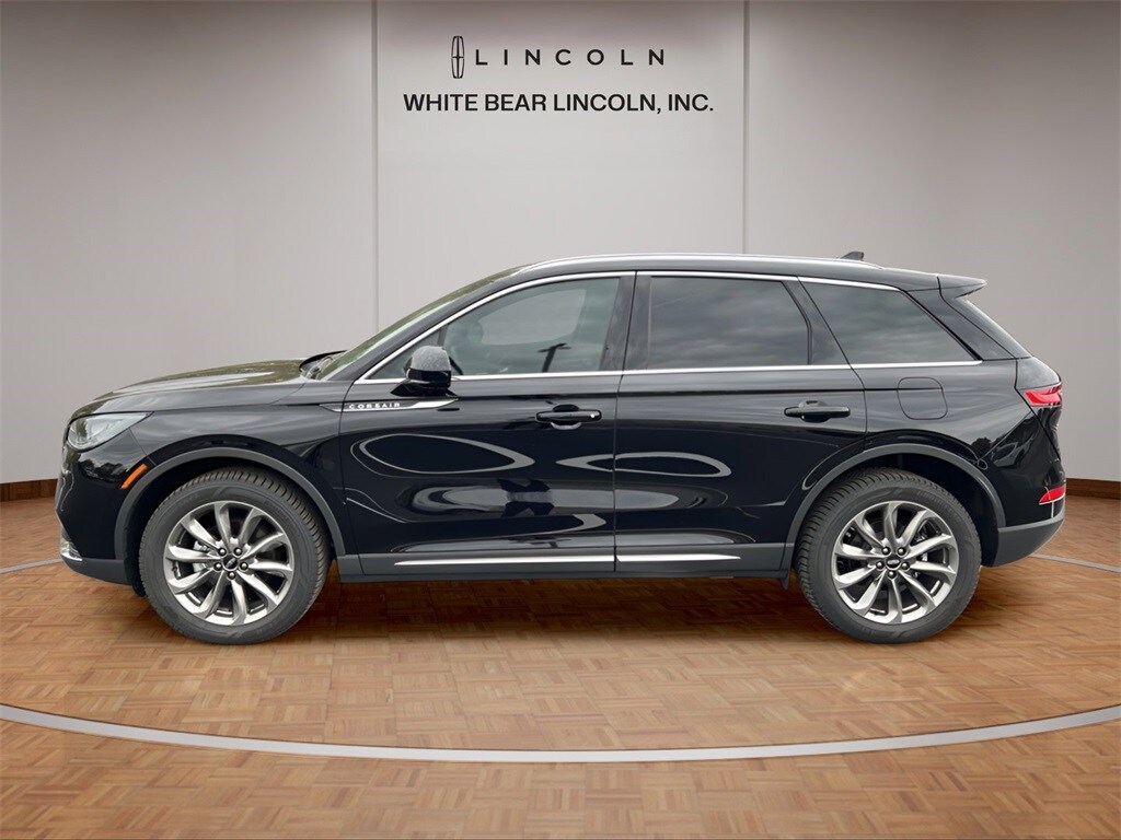 2021 Lincoln Corsair Standard photo 2