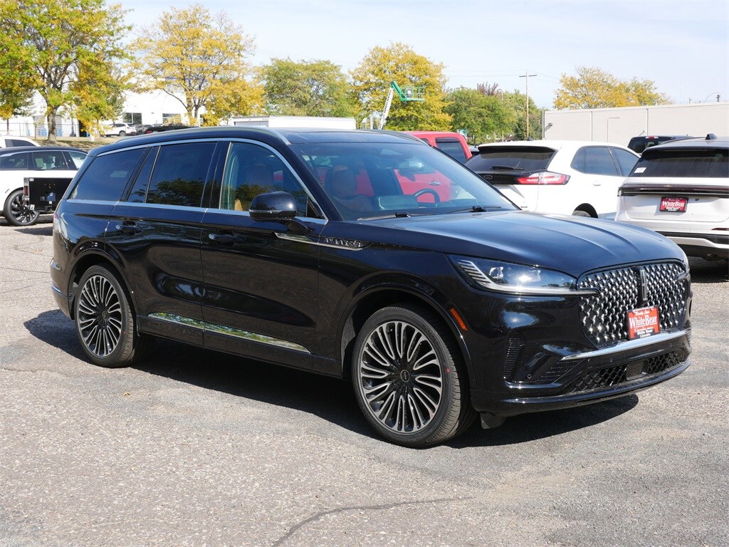 2025 Lincoln Aviator Black Label photo 3