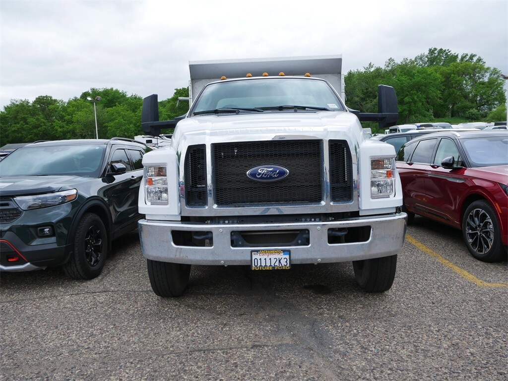 2022 Ford F-650 Base photo 2