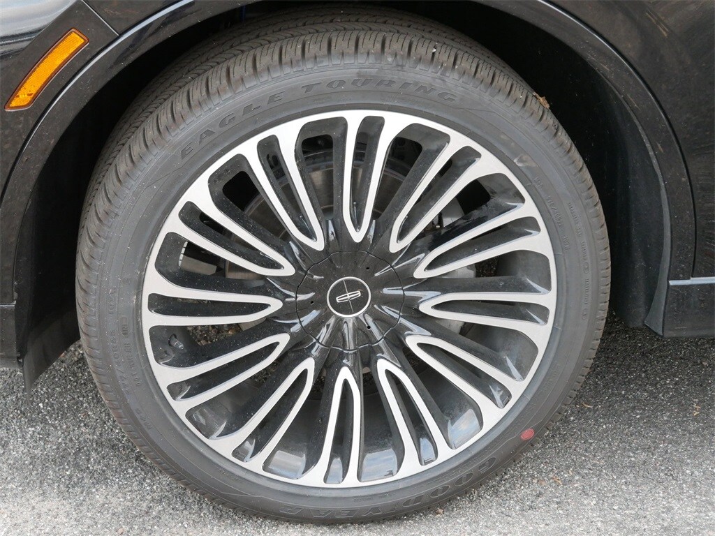 2025 Lincoln Aviator Black Label photo 2