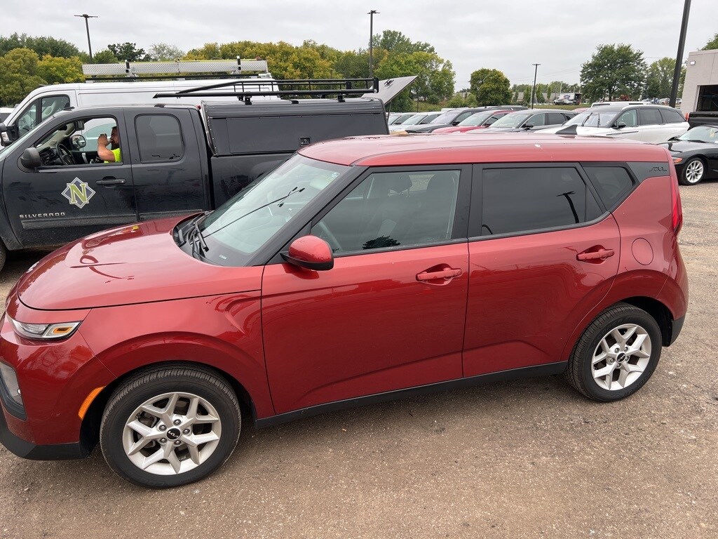 2022 Kia Soul LX photo 2