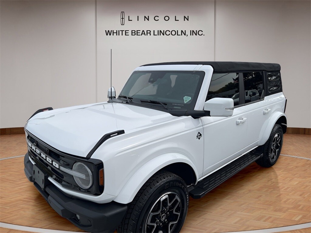 2022 Ford Bronco Base Big Bend Black Diamond Outer Banks photo 2